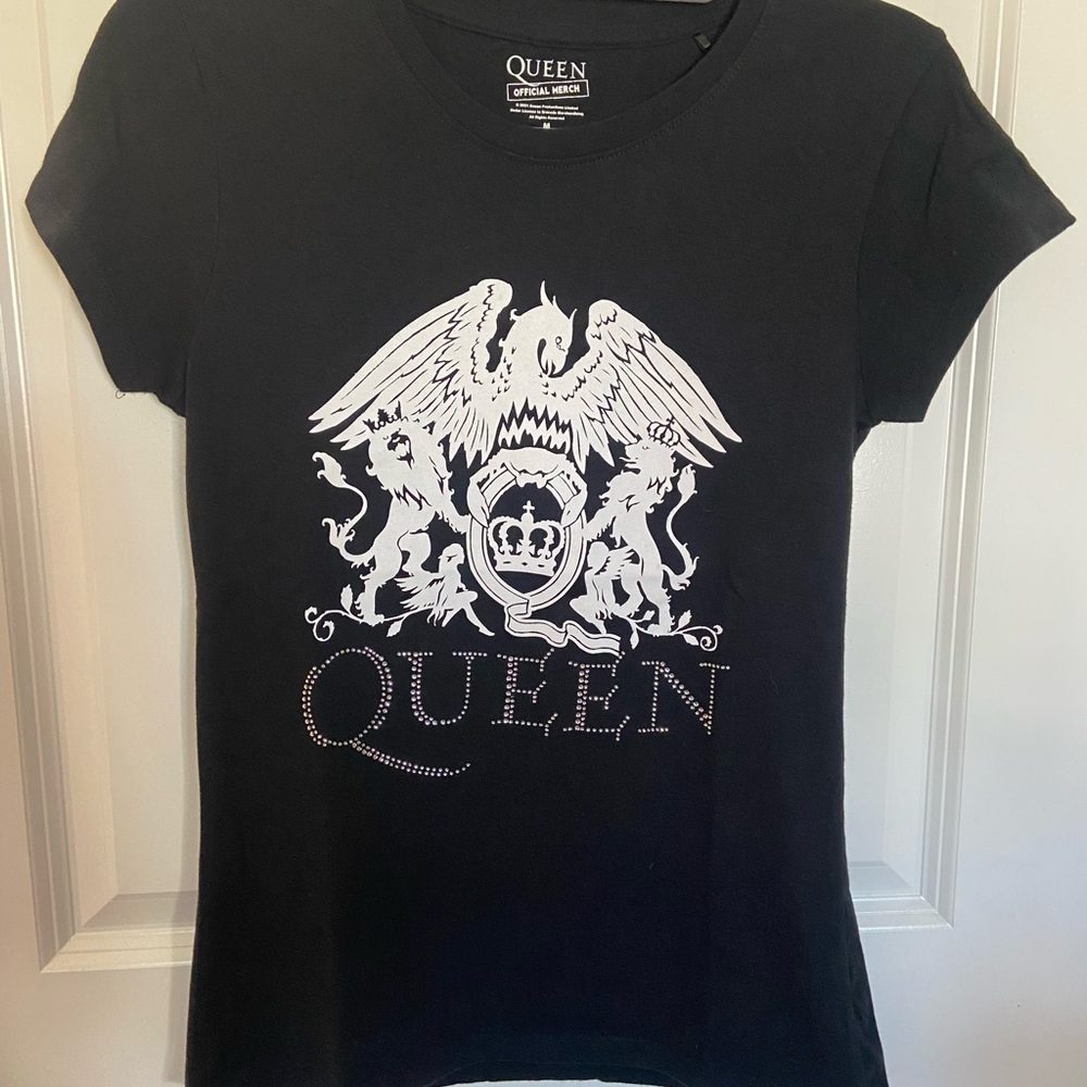 Queen Black and White Glitter Tee